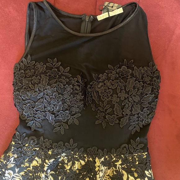 Beautiful black and gold dress - Picture 7 of 8